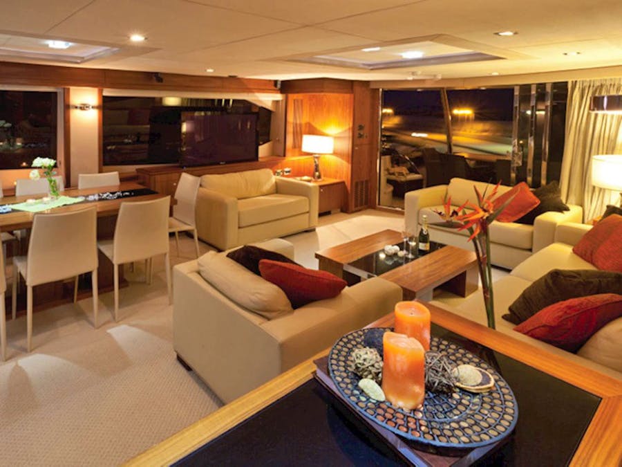 08-luxury-sunseeker-yacht-my-choco-interior.jpg